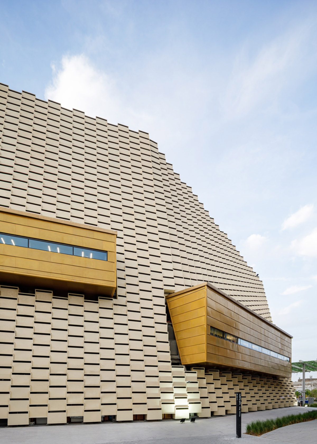 South Korean Pavilion features flying skywalk ramps and dynamic façade at Expo 2020 Dubai 