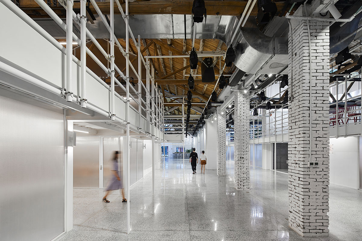 X&Collective Design adds scaffolding to create an image of an unfinished site for office space