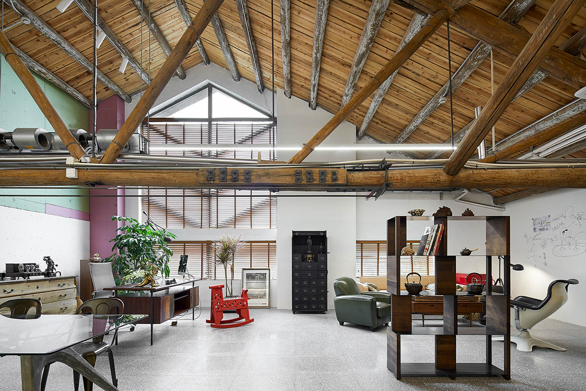 X&Collective Design adds scaffolding to create an image of an unfinished site for office space