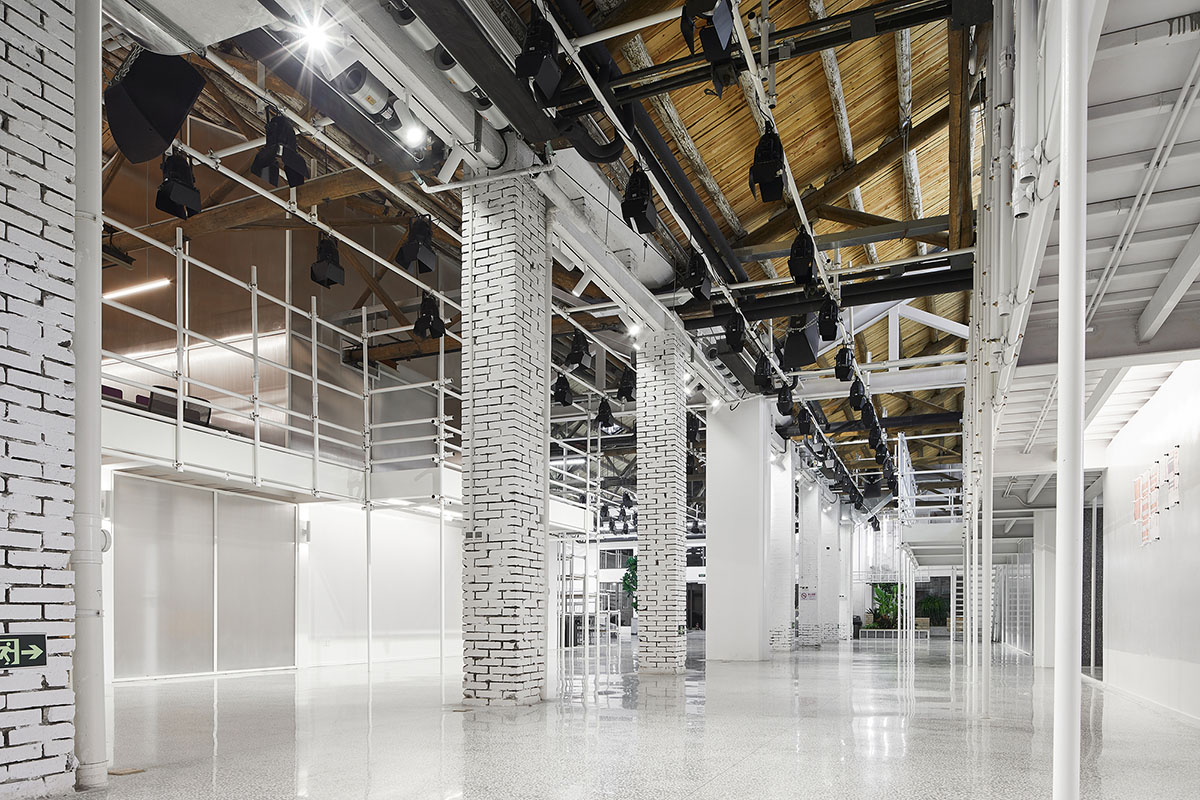 X&Collective Design adds scaffolding to create an image of an unfinished site for office space