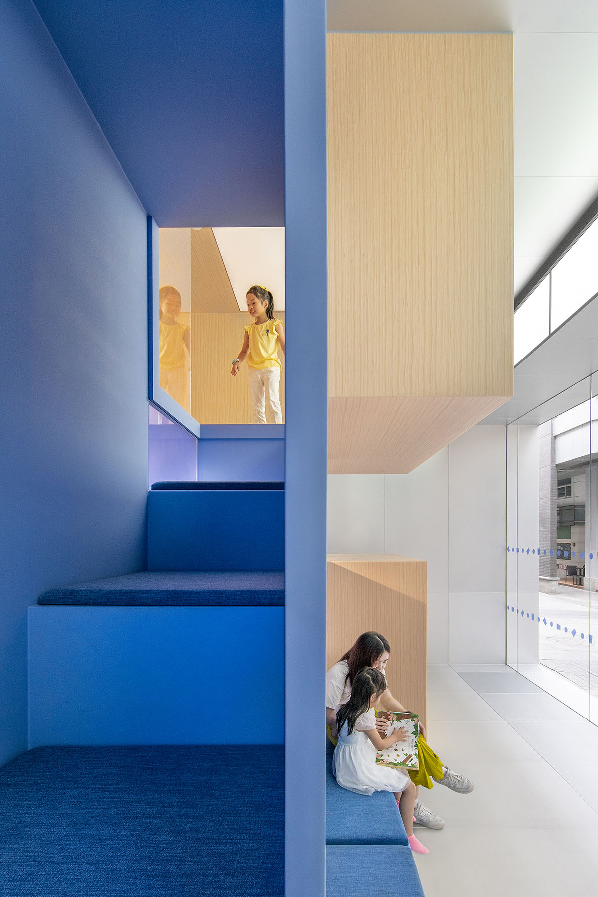 Crossboundaries designs blue sculptural spine as lively interface for Qkids English Center in China