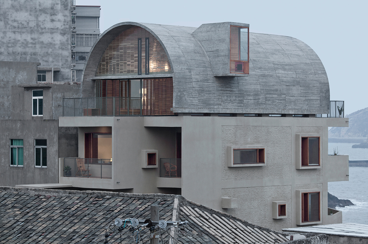 Vector Architects renovates Captain’s House with vaulted roof in China
