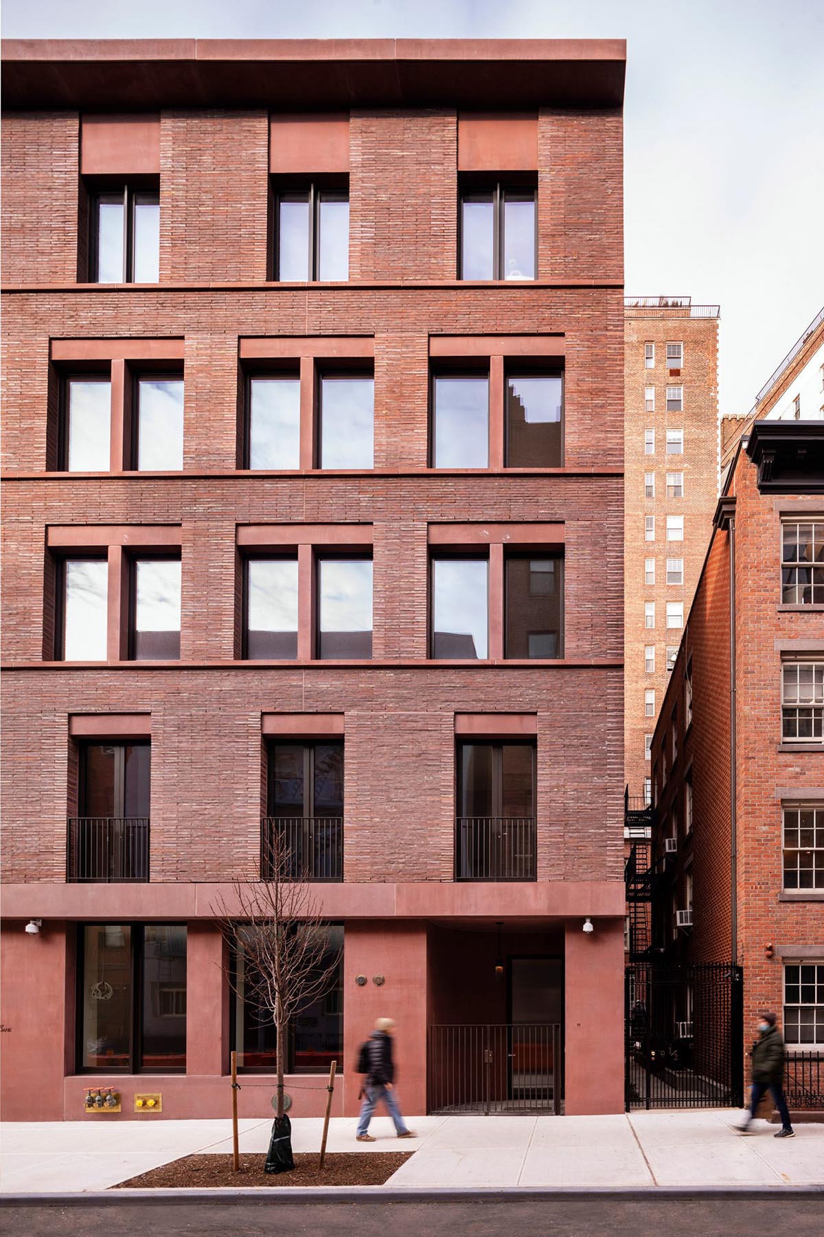 David Chipperfield Architects completes red pigmented apartment block in New York