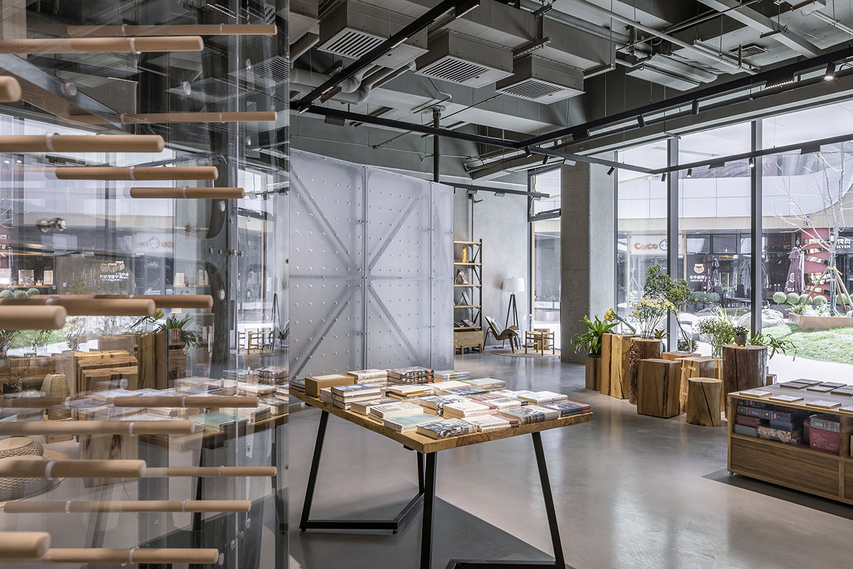 LUO Studio completes Mumokuteki Concept Bookstore in Beijing