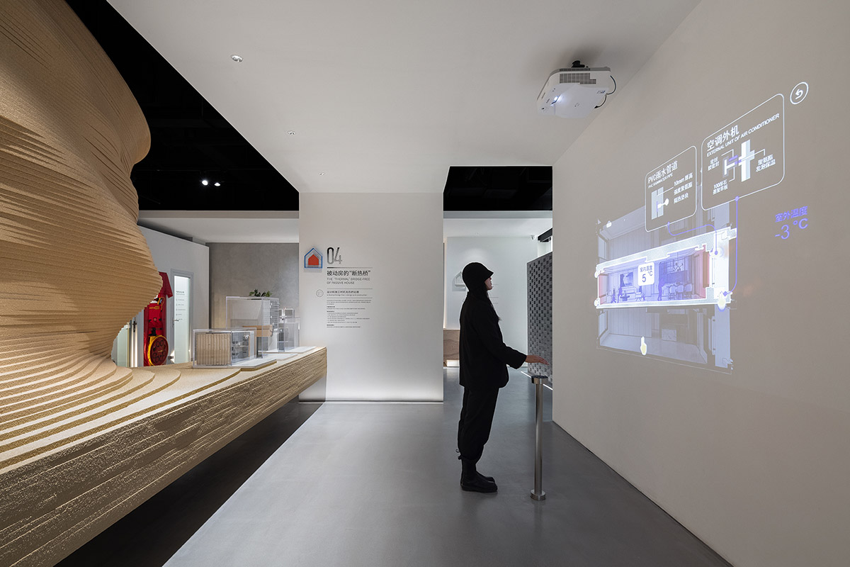 Giant free-form structure gives the feeling of 