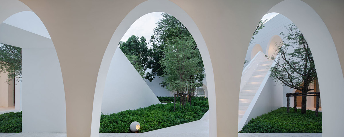 onion combines white concave and convex walls with colorful surfaces for beach resort in Thailand