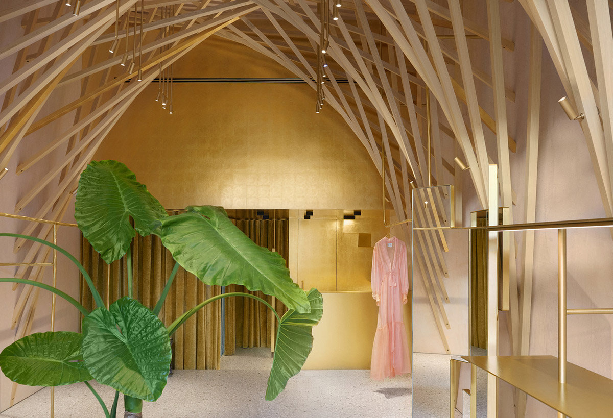 Golden and powder-colored details dominate forte_forte forte dei Marmi boutique in Italy