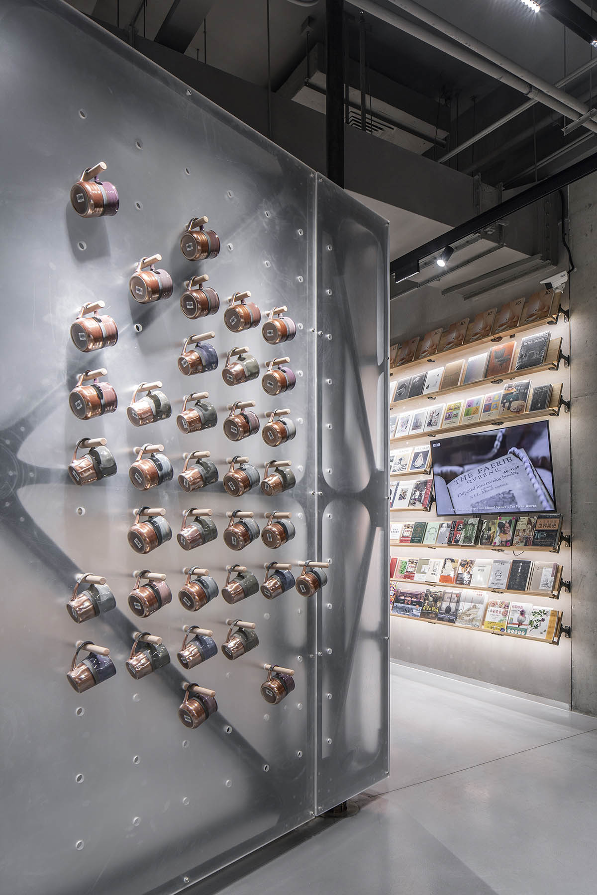 LUO Studio completes Mumokuteki Concept Bookstore in Beijing