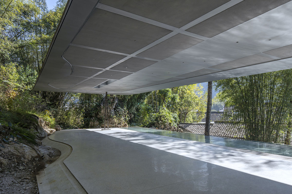 Atelier Liu Yuyang Architects built glassless yoga pavilion featuring silver roof set on a hill