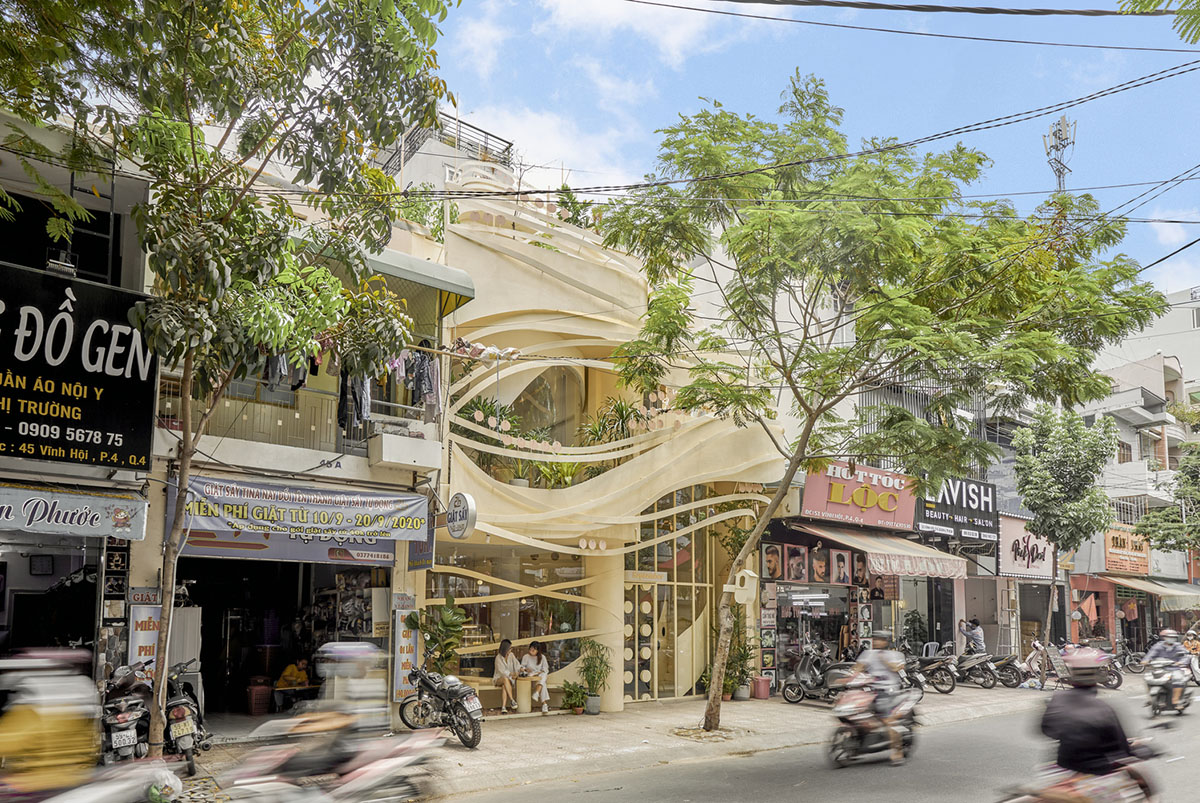 September Cafe is designed to look like a bird's nest with curved steel stripes in Vietnam