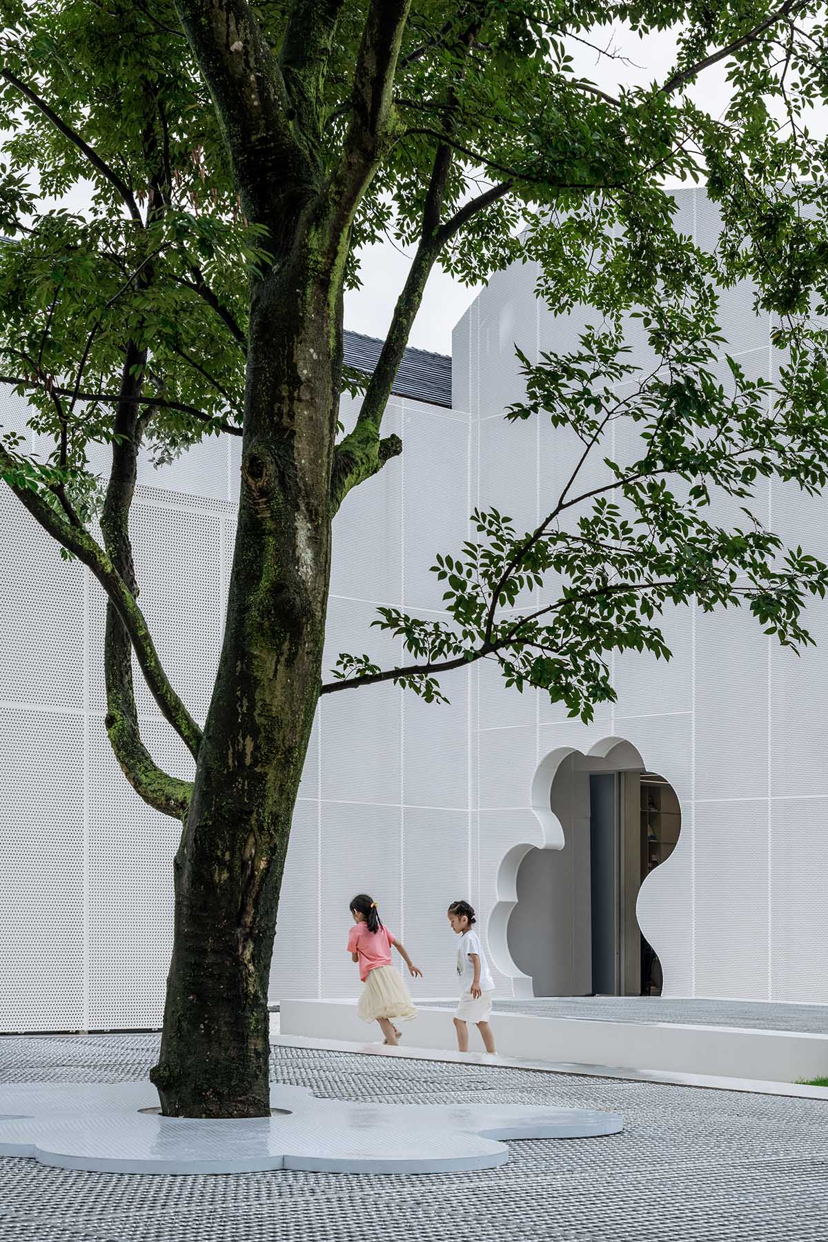 Wutopia Lab completes Books in Clouds — Duoyun Bookstore in Huangyan, China