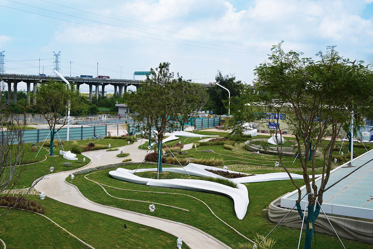 World's first 3D printed public park features 3D printed sculptures, benches, flower beds in China