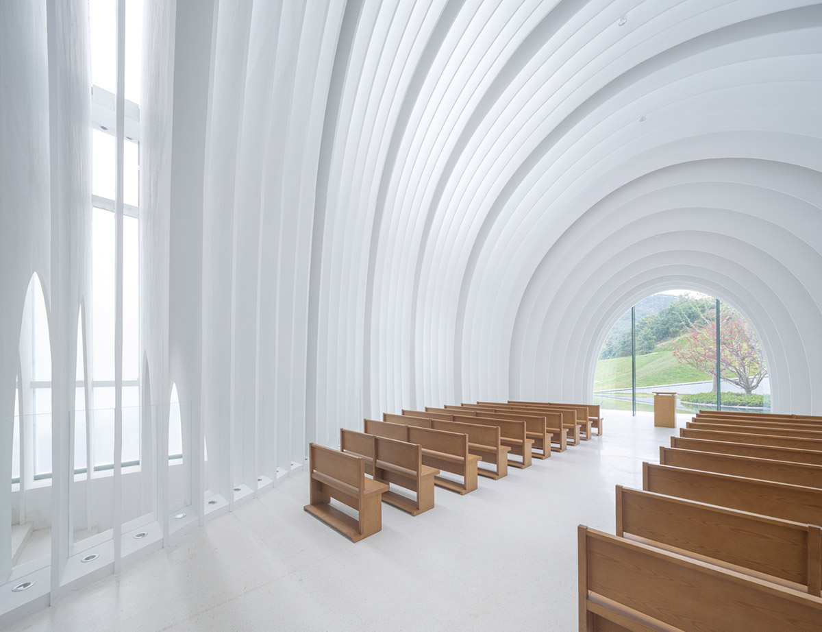 RSAA designs Chamber Church in China with uniform layered slices to allow soft light
