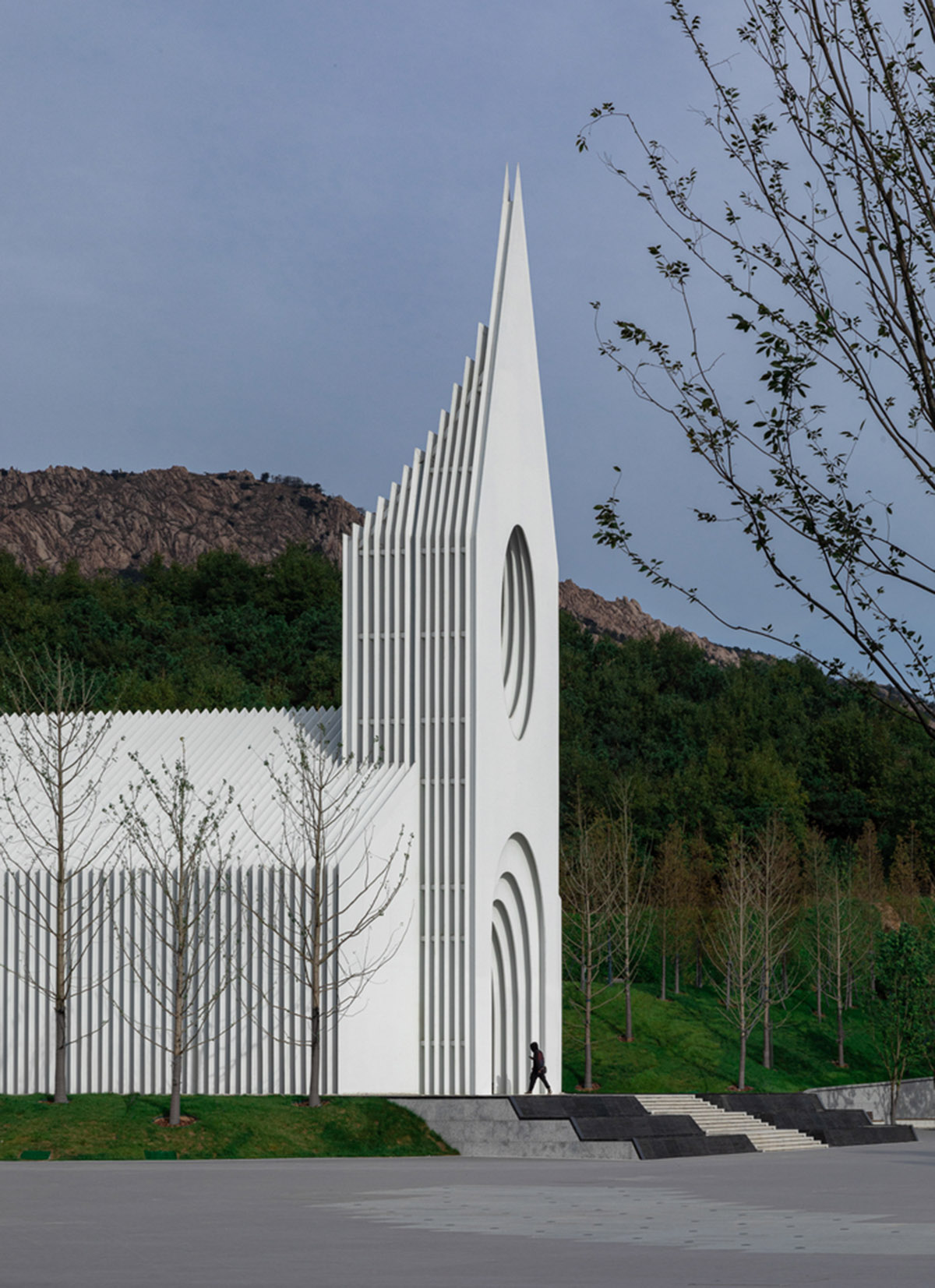 RSAA designs Chamber Church in China with uniform layered slices to allow soft light