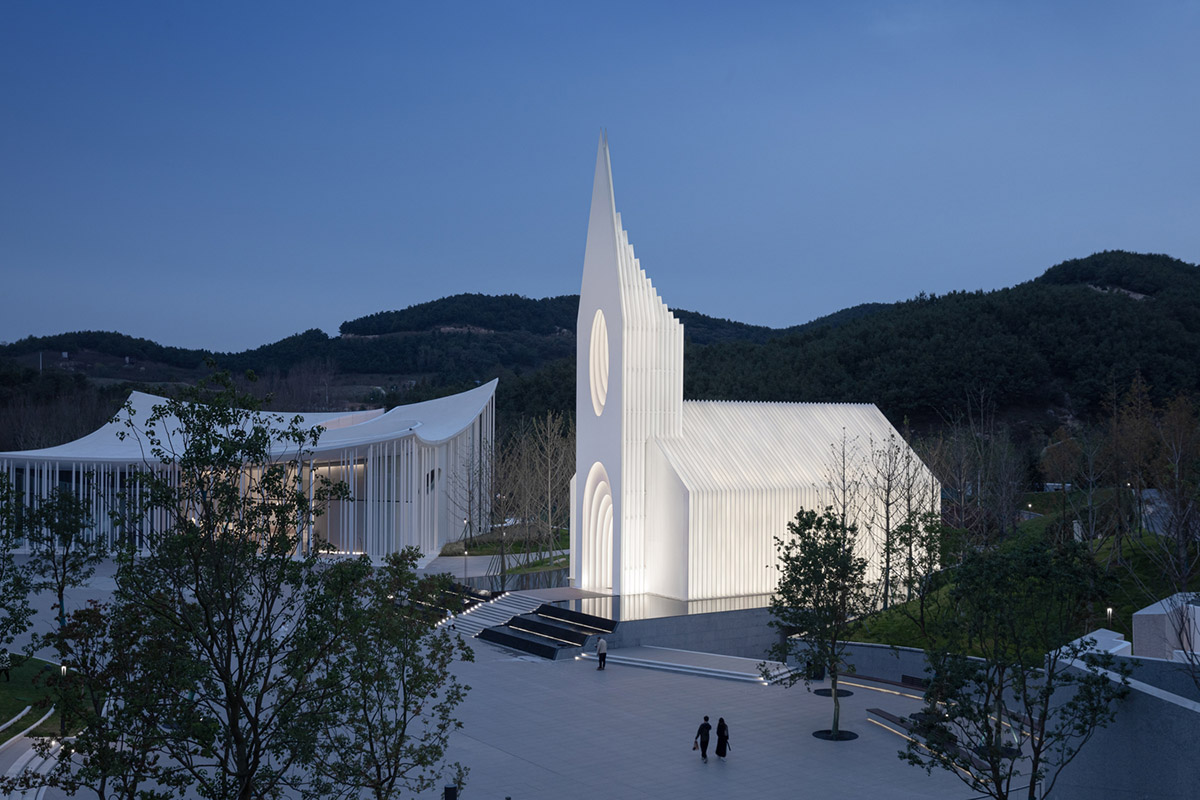 RSAA designs Chamber Church in China with uniform layered slices to allow soft light