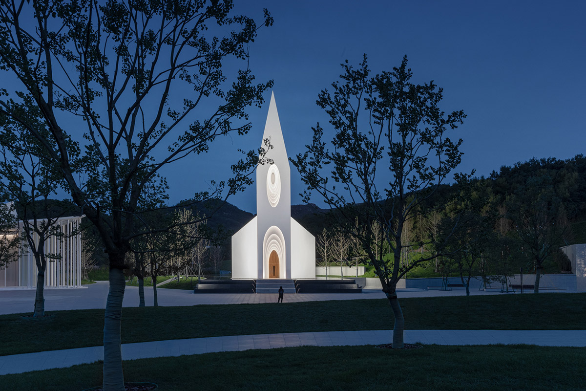 RSAA designs Chamber Church in China with uniform layered slices to allow soft light