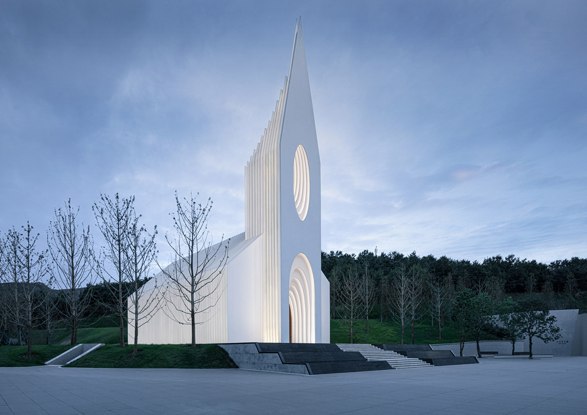 RSAA designs Chamber Church in China with uniform layered slices to allow soft light