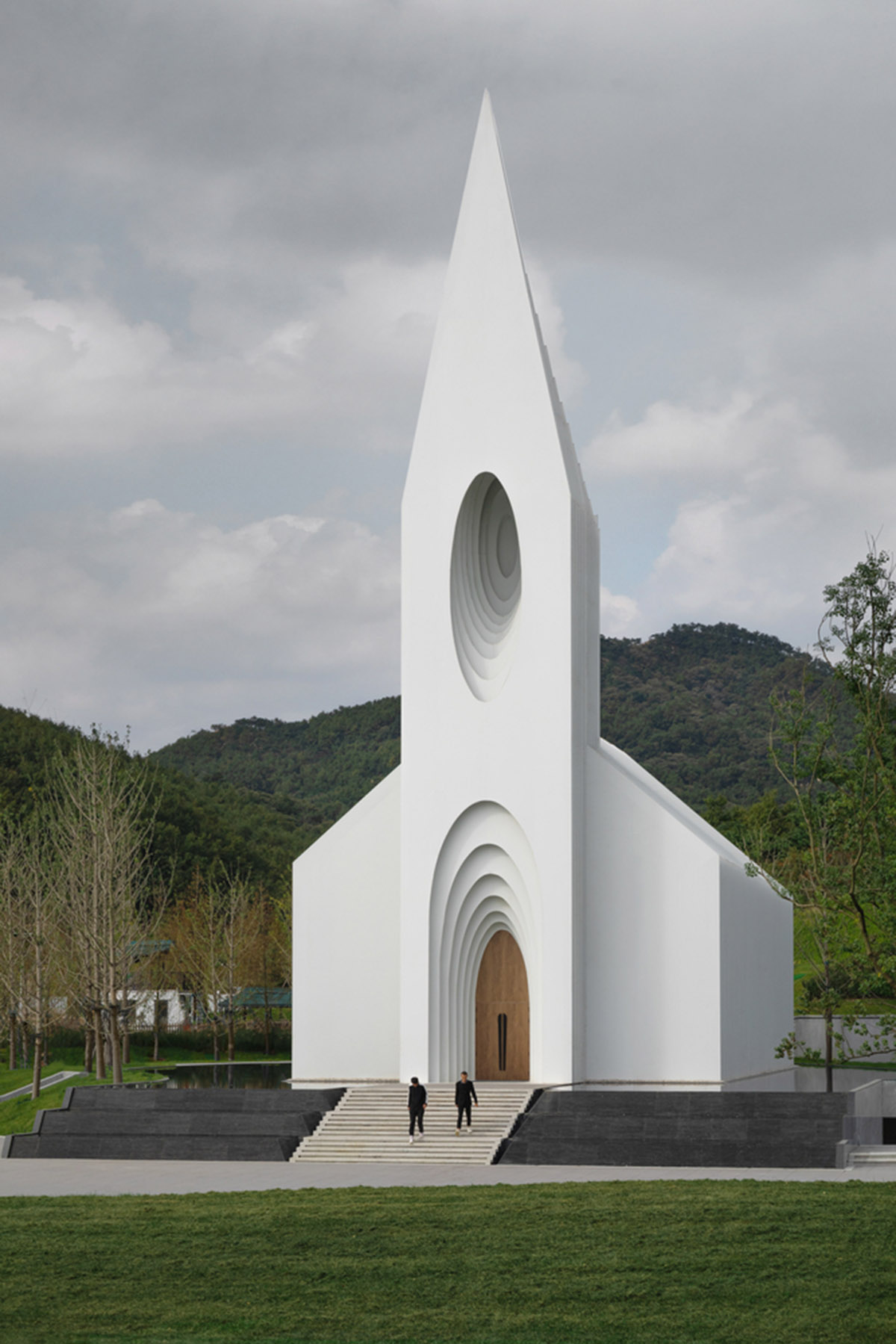 RSAA designs Chamber Church in China with uniform layered slices to allow soft light