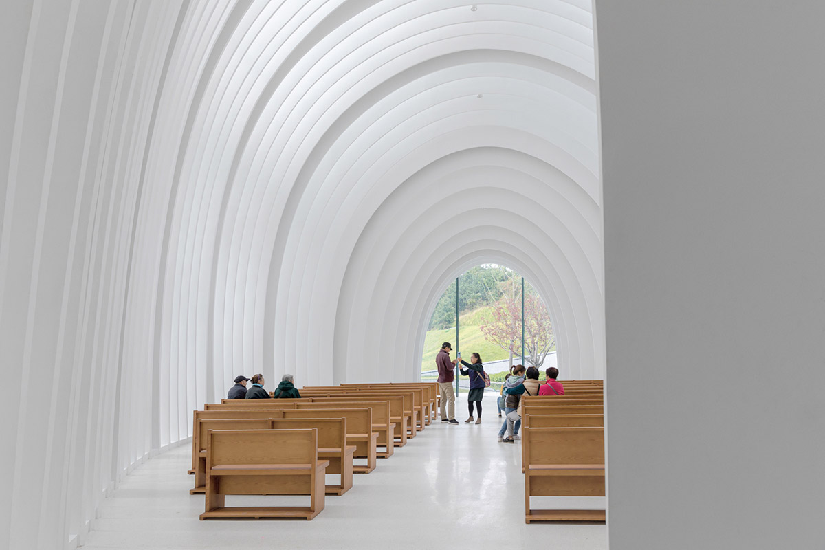 RSAA designs Chamber Church in China with uniform layered slices to allow soft light