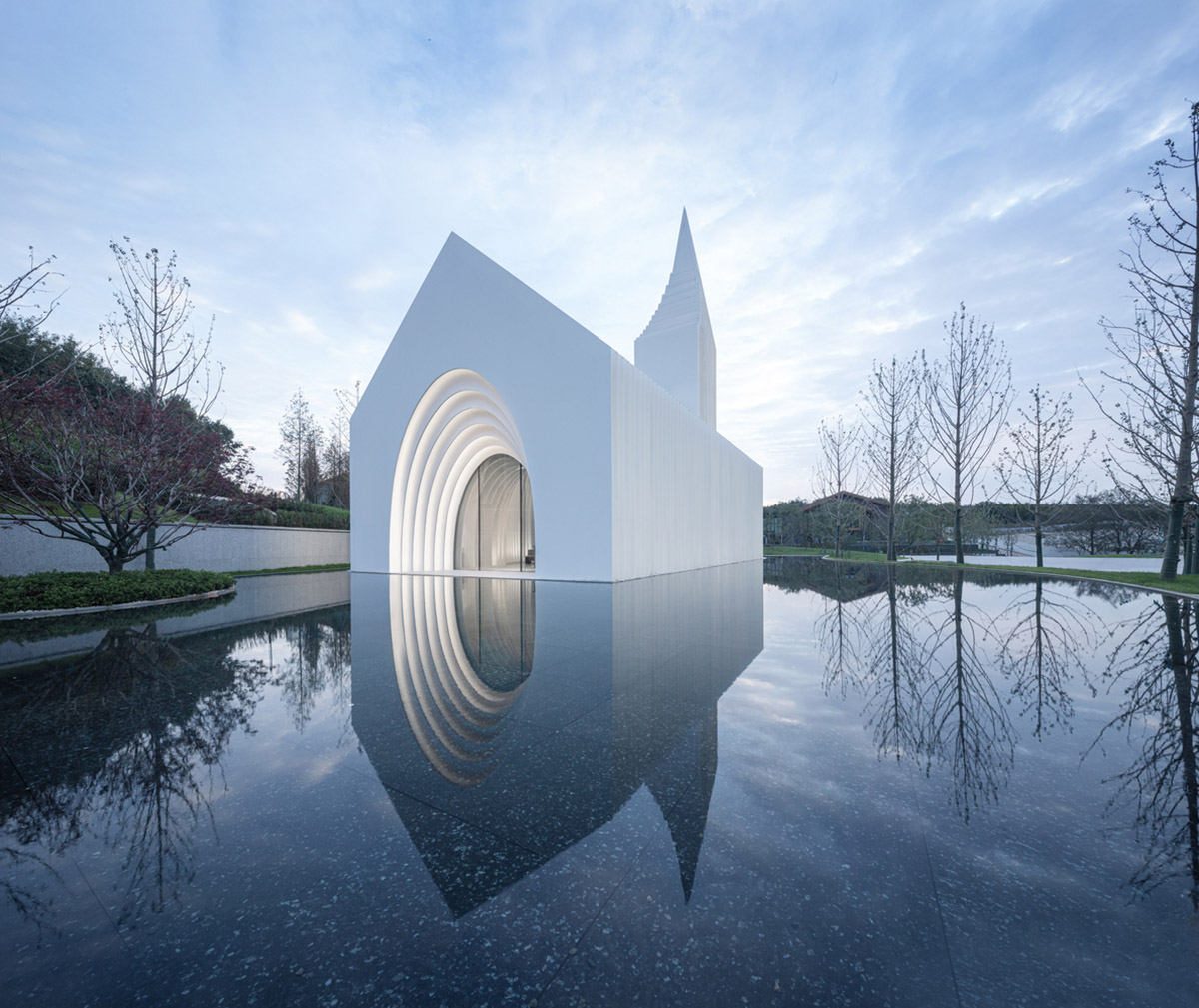 RSAA designs Chamber Church in China with uniform layered slices to allow soft light