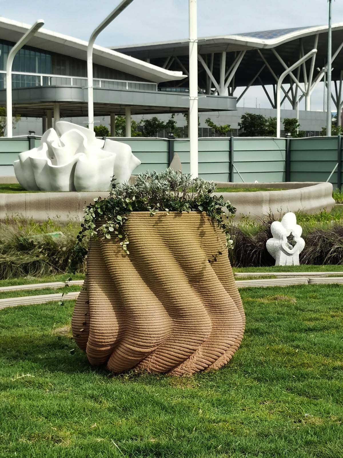 World's first 3D printed public park features 3D printed sculptures, benches, flower beds in China