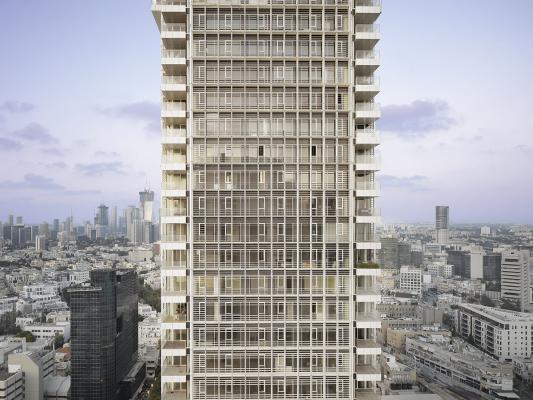 Richard Meier Partners’ first residential tower features Bauhaus design principles of Tel Aviv