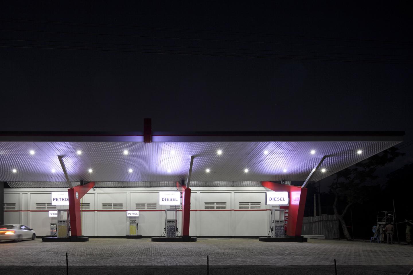 Filling station and Motel at Ampara, Sri Lanka