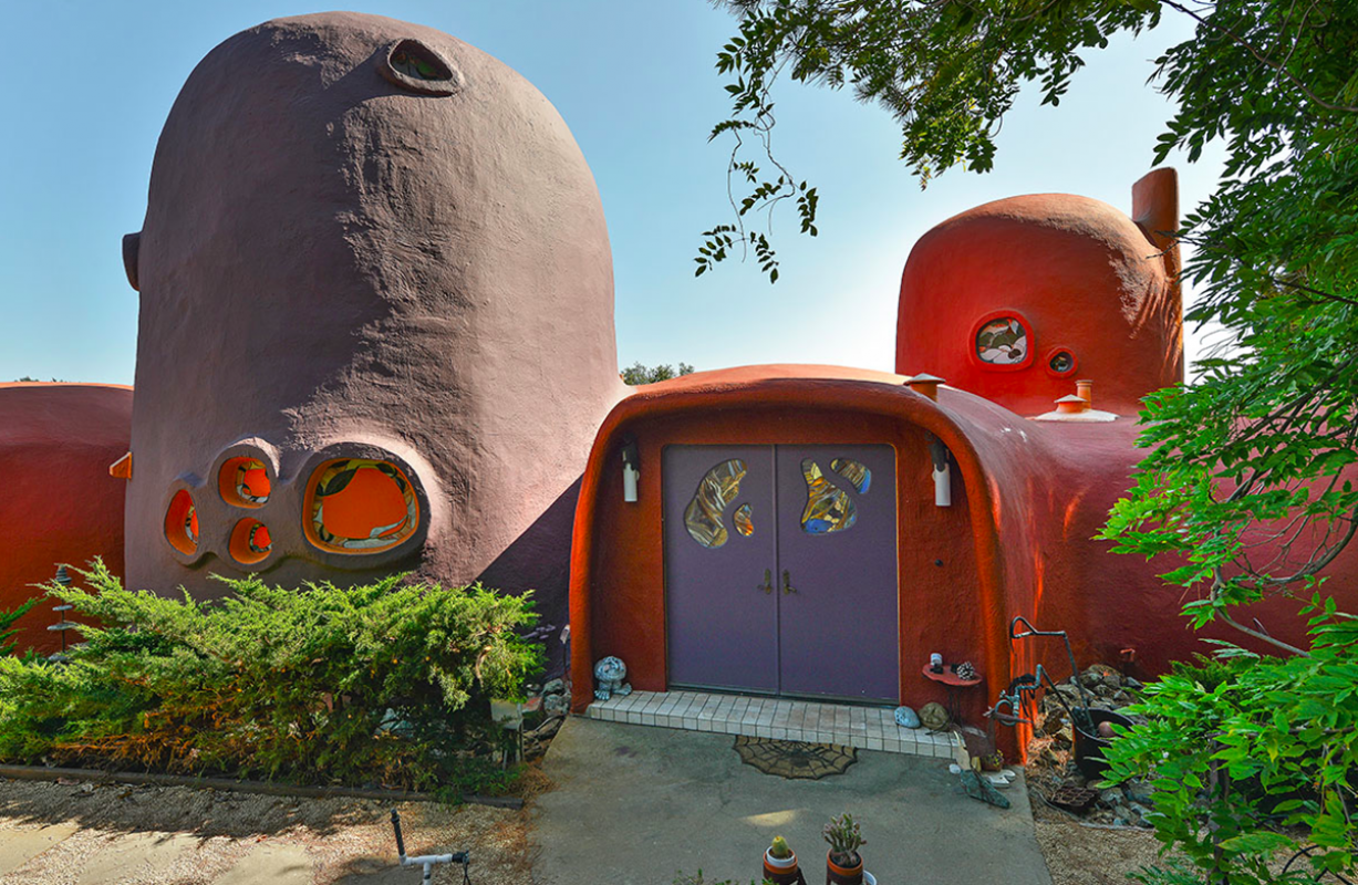 The Iconic Flintstone House’s price goes down 585,000 on the market